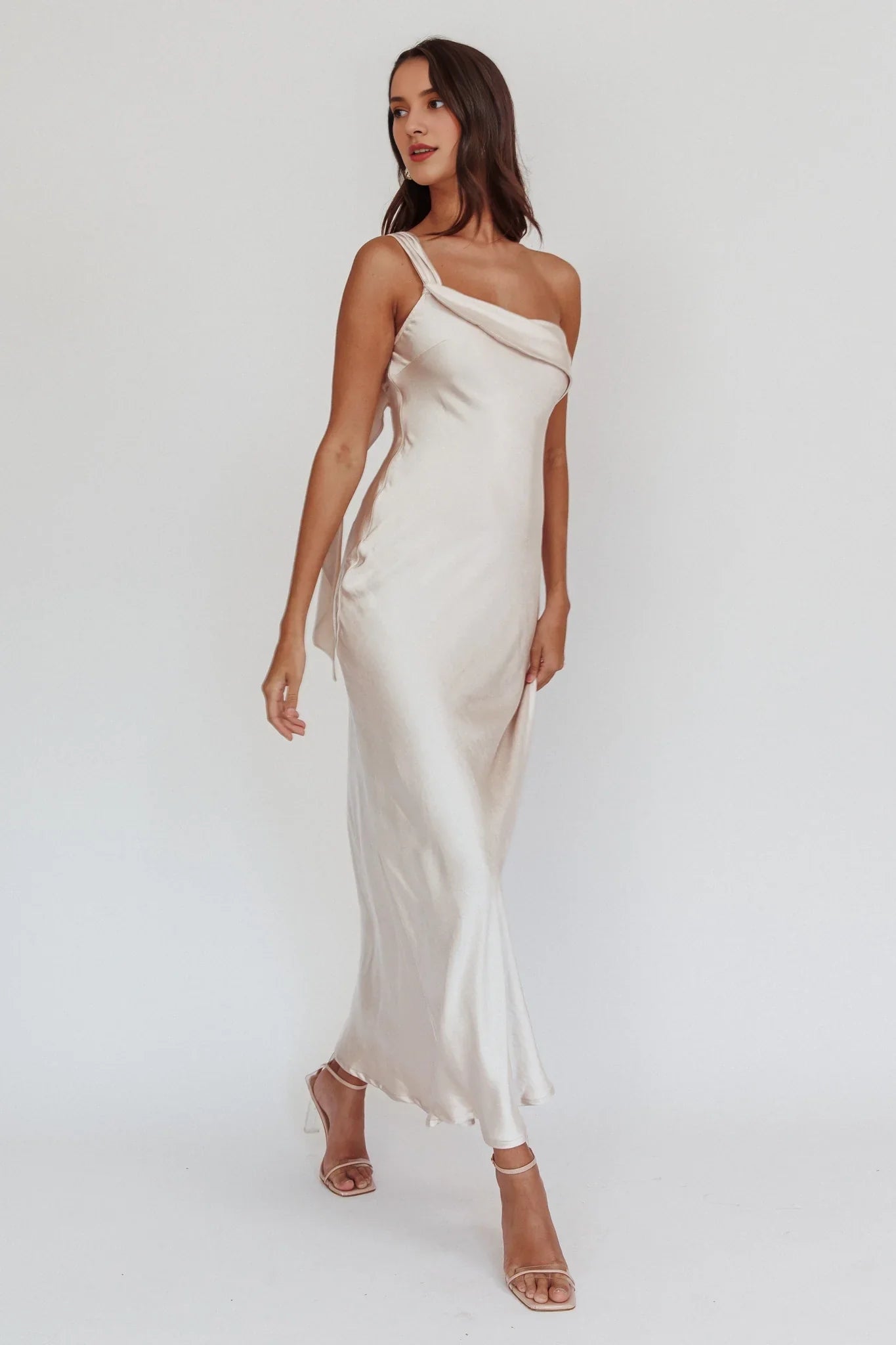 Gorgeous satin long ruffled edge single shoulder strap invisible side zipper bridesmaid dress