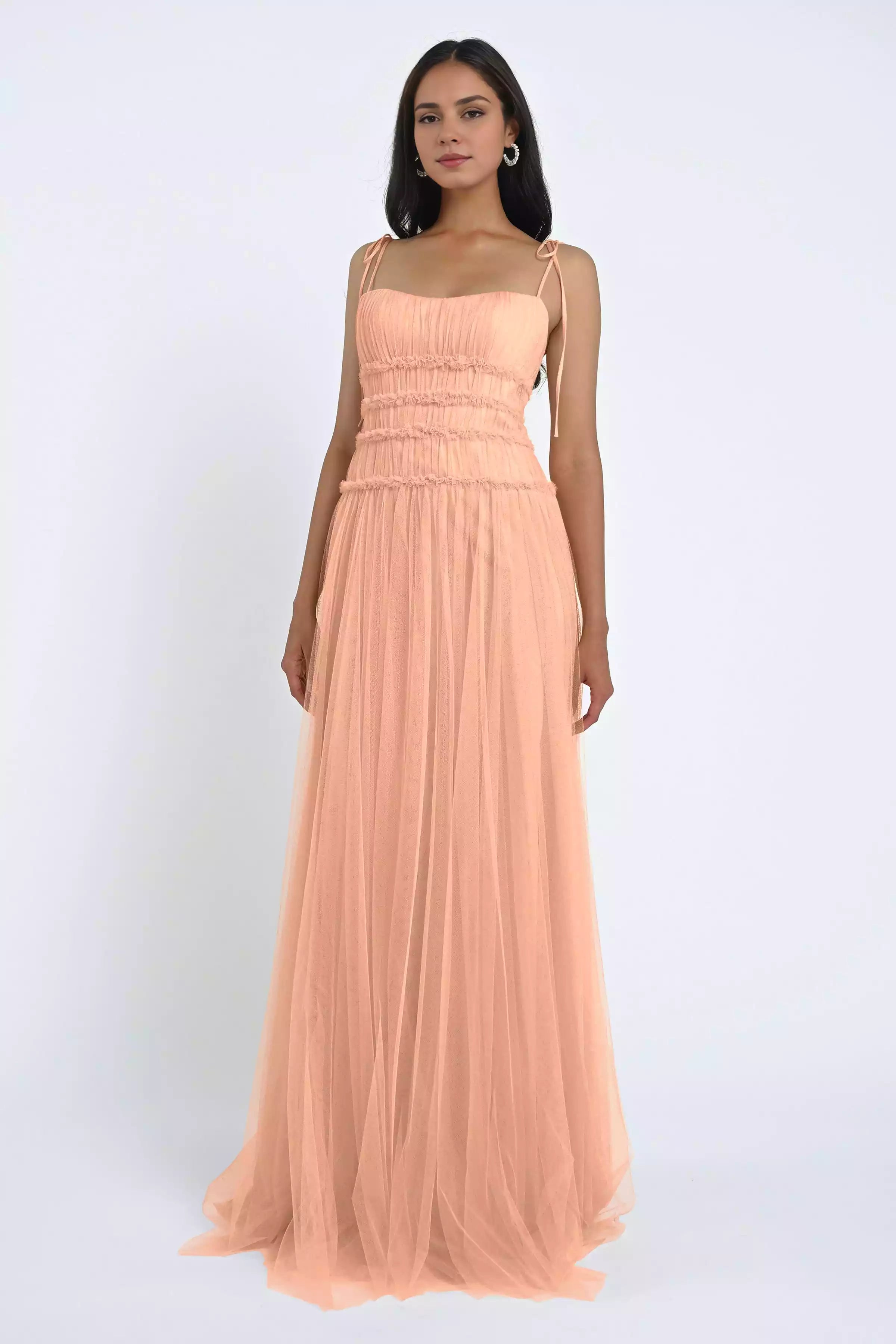Lightweight and soft chiffon fabric with slim shoulder straps, low waist and exquisite ruffled edges, keeping up with the trend. Evening Dresses