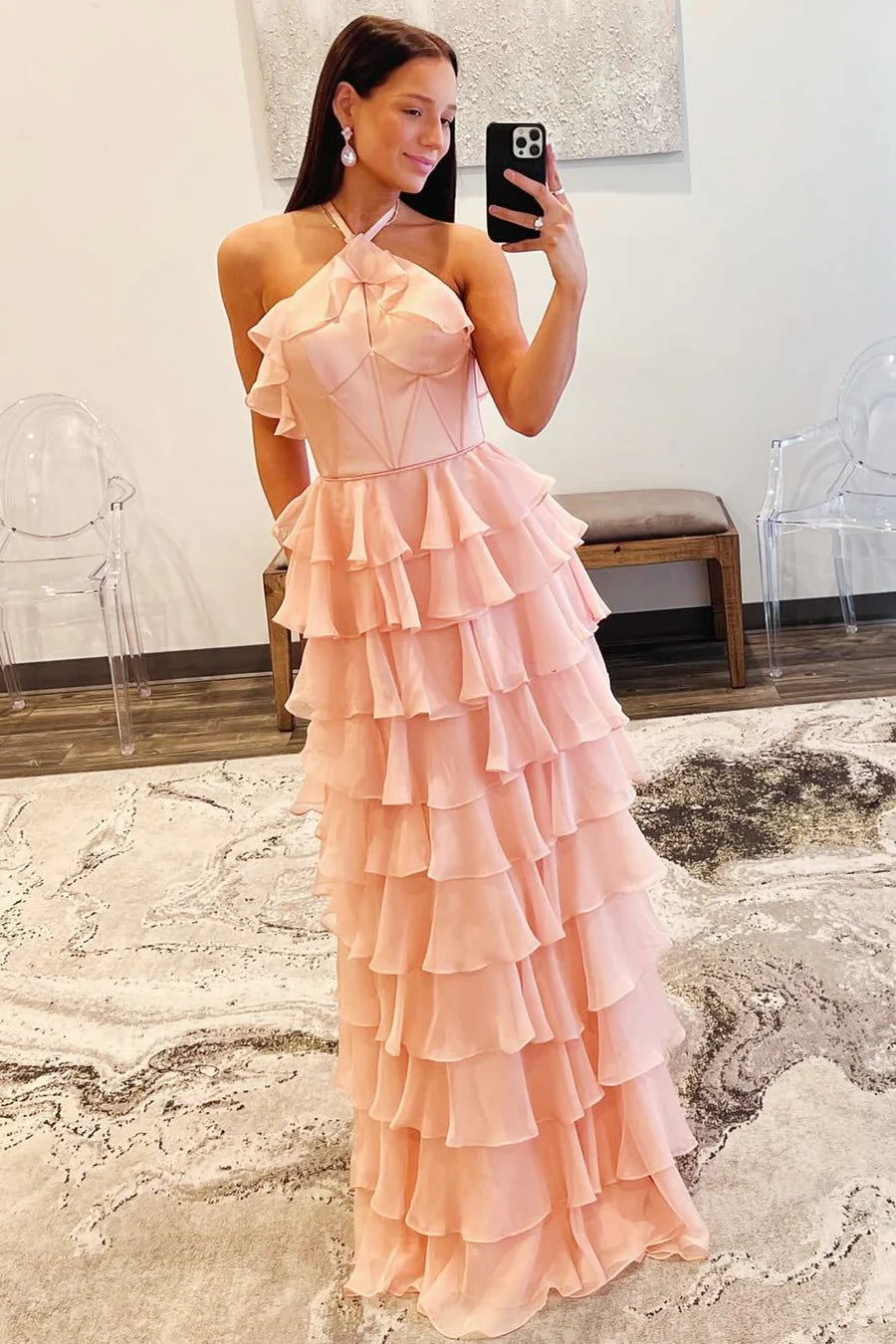 Sleeveless hanging neck backless pleated layered ball skirt with slit