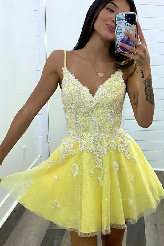 Princess Yellow A-line Lace Appliques Short Homecoming Dress