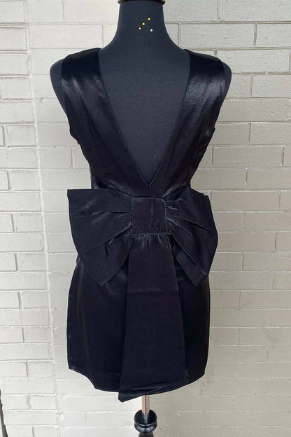 Round neck butterfly condensation back short party dress