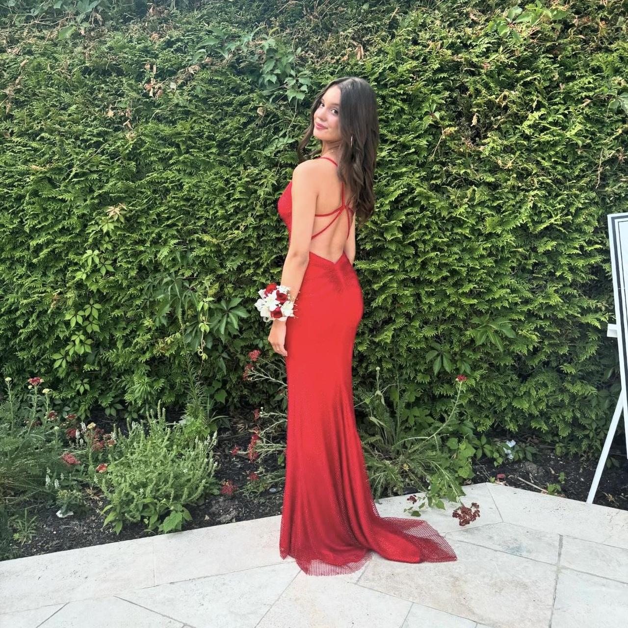 Slim fit V-neck beaded sleeveless backless and floor length skirt