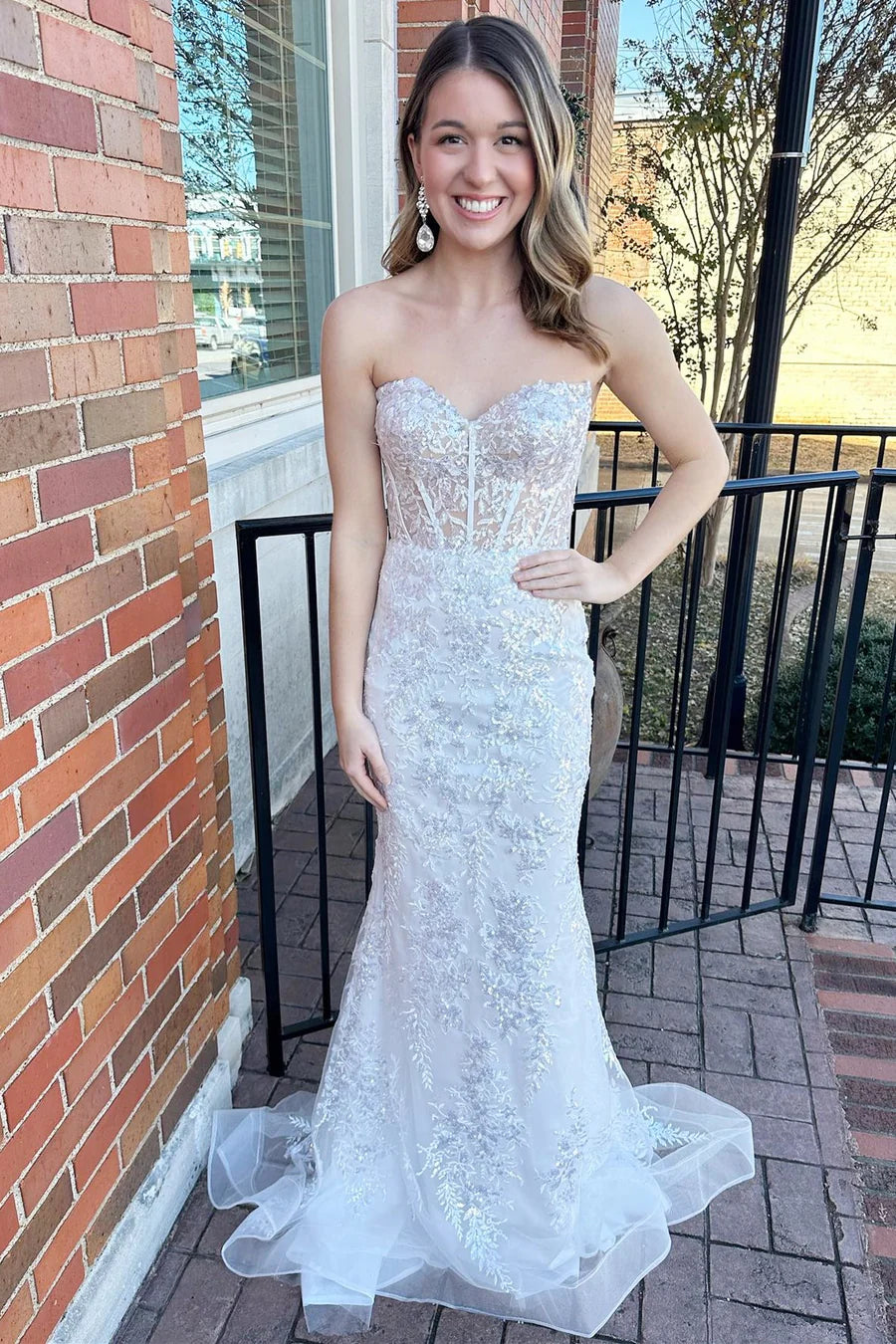 Sparkling lace strapless long formal dress with balloon sleeves