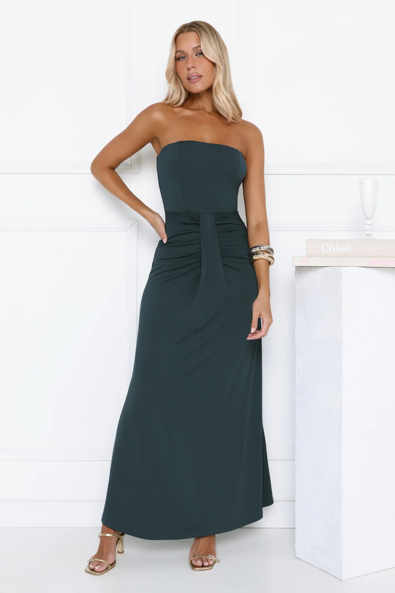 Stunning Emerald Green Strapless Maxi Dress with Square Neckline, Ruched Waist Detail, Form-Fitting Bodice and Floor-Length Flowy Skirthot sale .