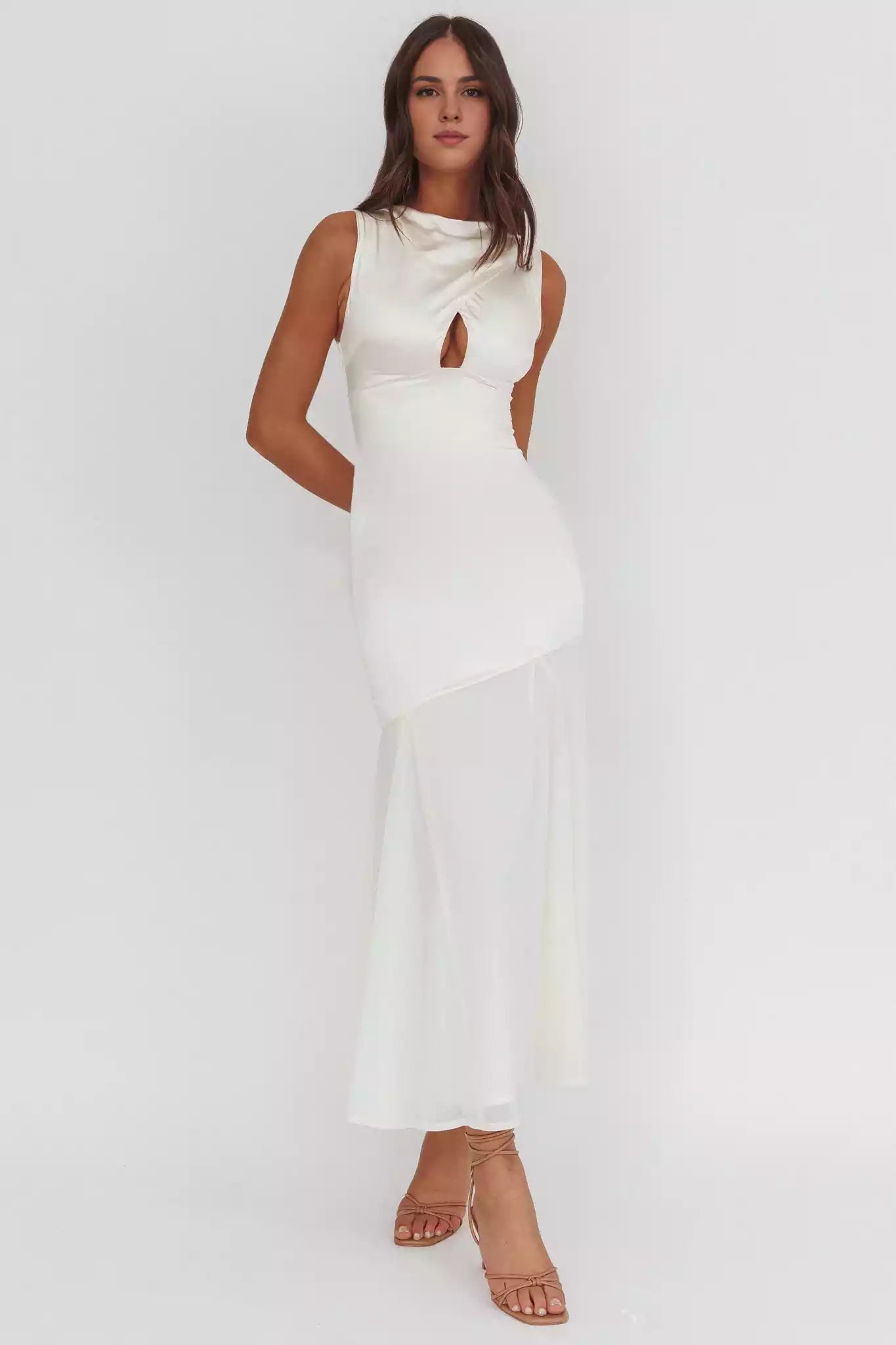 Stunning lining with sleeveless lock hole chest, hanging details, zipper on the back Prom Dresses