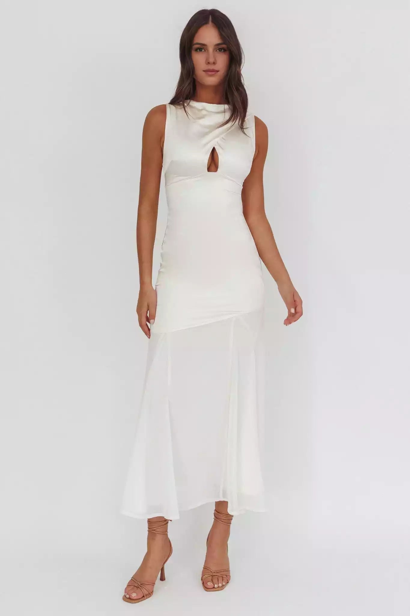 Stunning lining with sleeveless lock hole chest, hanging details, zipper on the back Prom Dresses