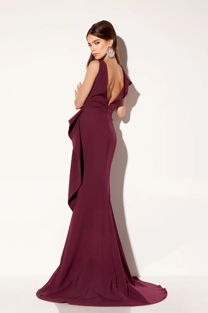 Stunning mermaid V-neck sleeveless and floor length skirt with backless design