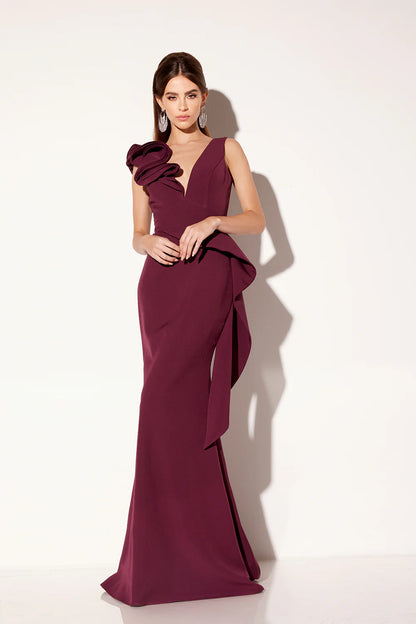 Stunning mermaid V-neck sleeveless and floor length skirt with backless design