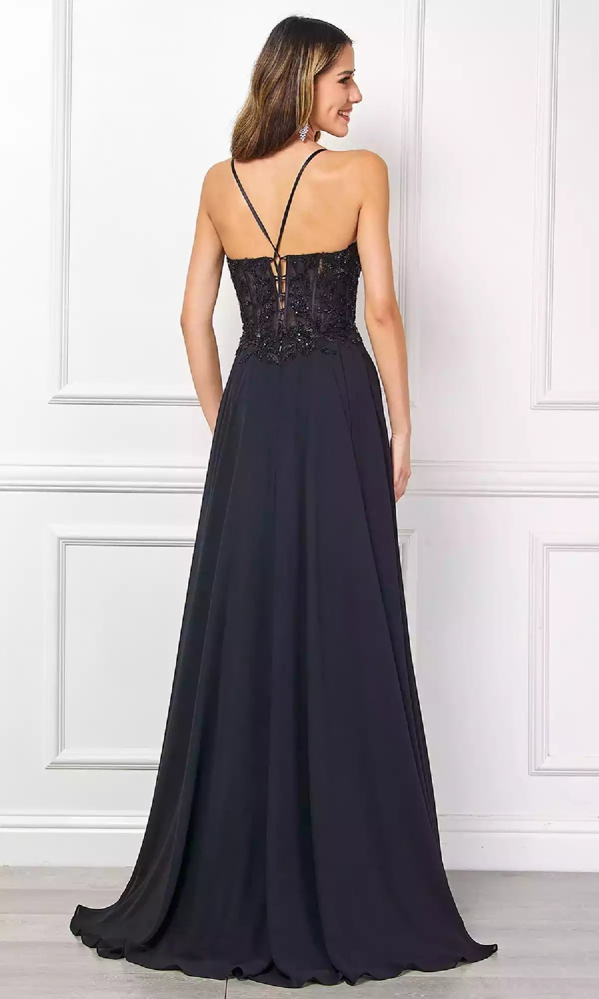 The beautiful and charming long A-line bead tight corset exudes a charming charm. The sheer fabric is hollowed out with fine straps and side slits. Prom Dresses