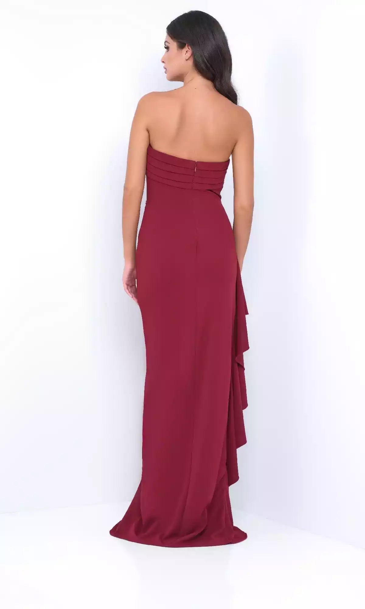 The eye-catching pleats, high slits on the sides, and layered ruffles add exquisite beauty to the smooth lines of Prom Dresses
