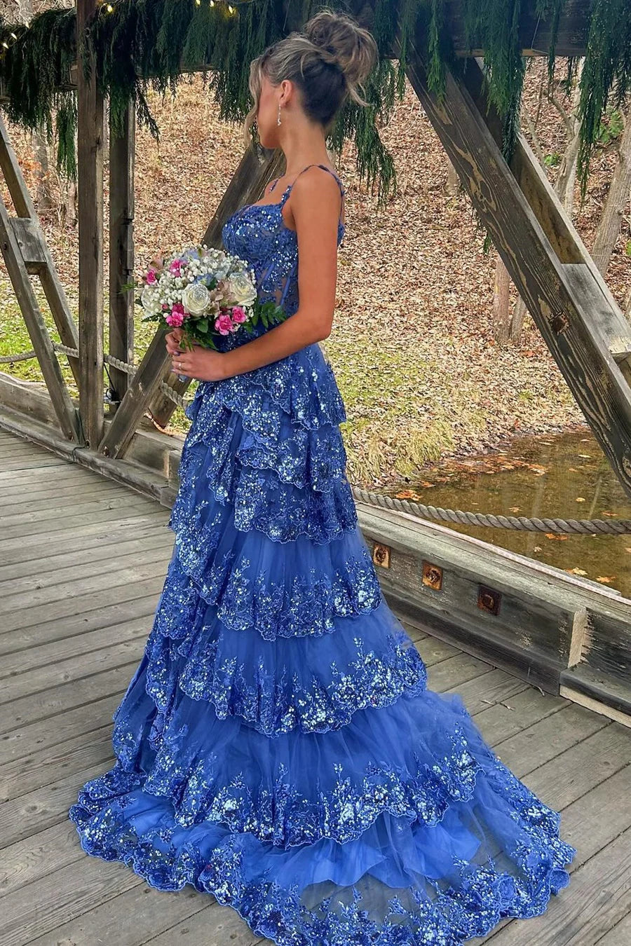 Thin layered chiffon sequin long skirt with V-neck and slim suspender straps