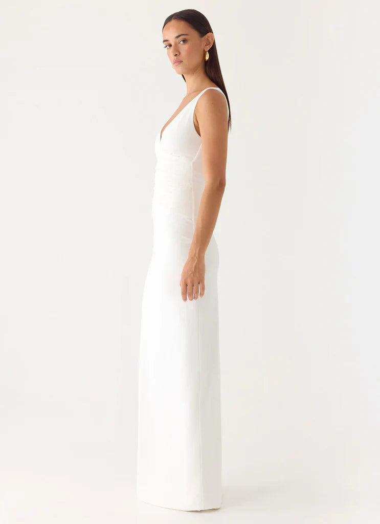 White Sleeveless V-neck Ruched Waist Maxi Prom Dress For Formal Events