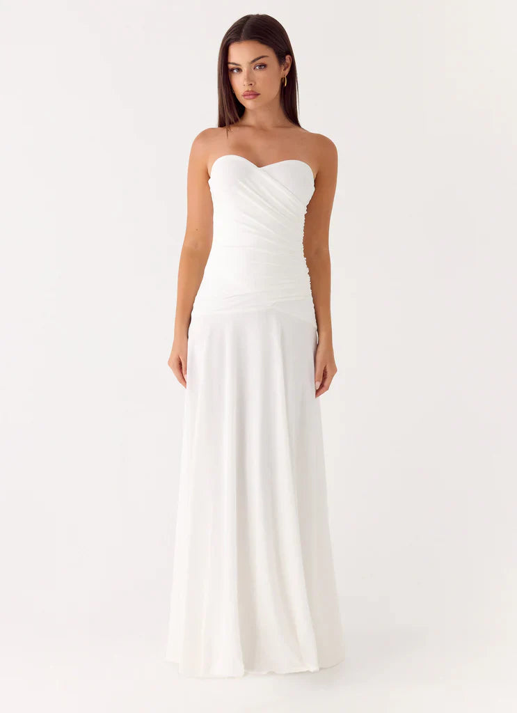 White Strapless Ruched Waist Sweetheart Maxi Prom Dress For Stunning Formal Evening Occasions