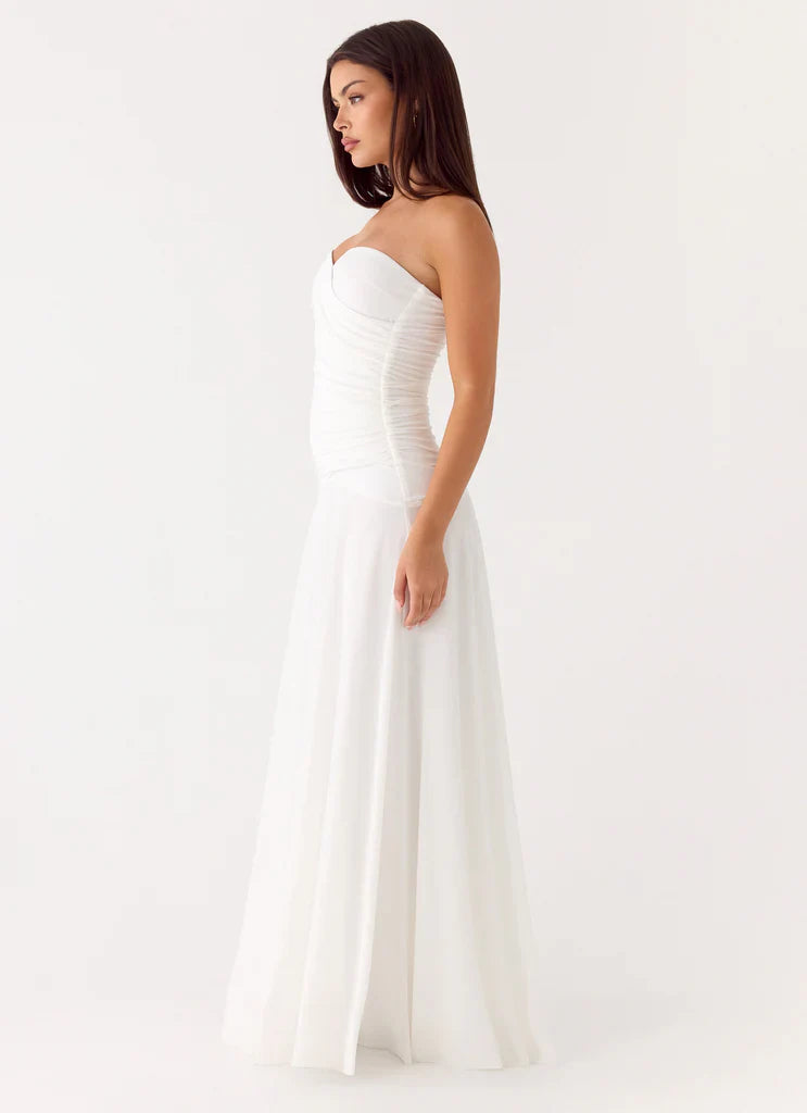 White Strapless Ruched Waist Sweetheart Maxi Prom Dress For Stunning Formal Evening Occasions