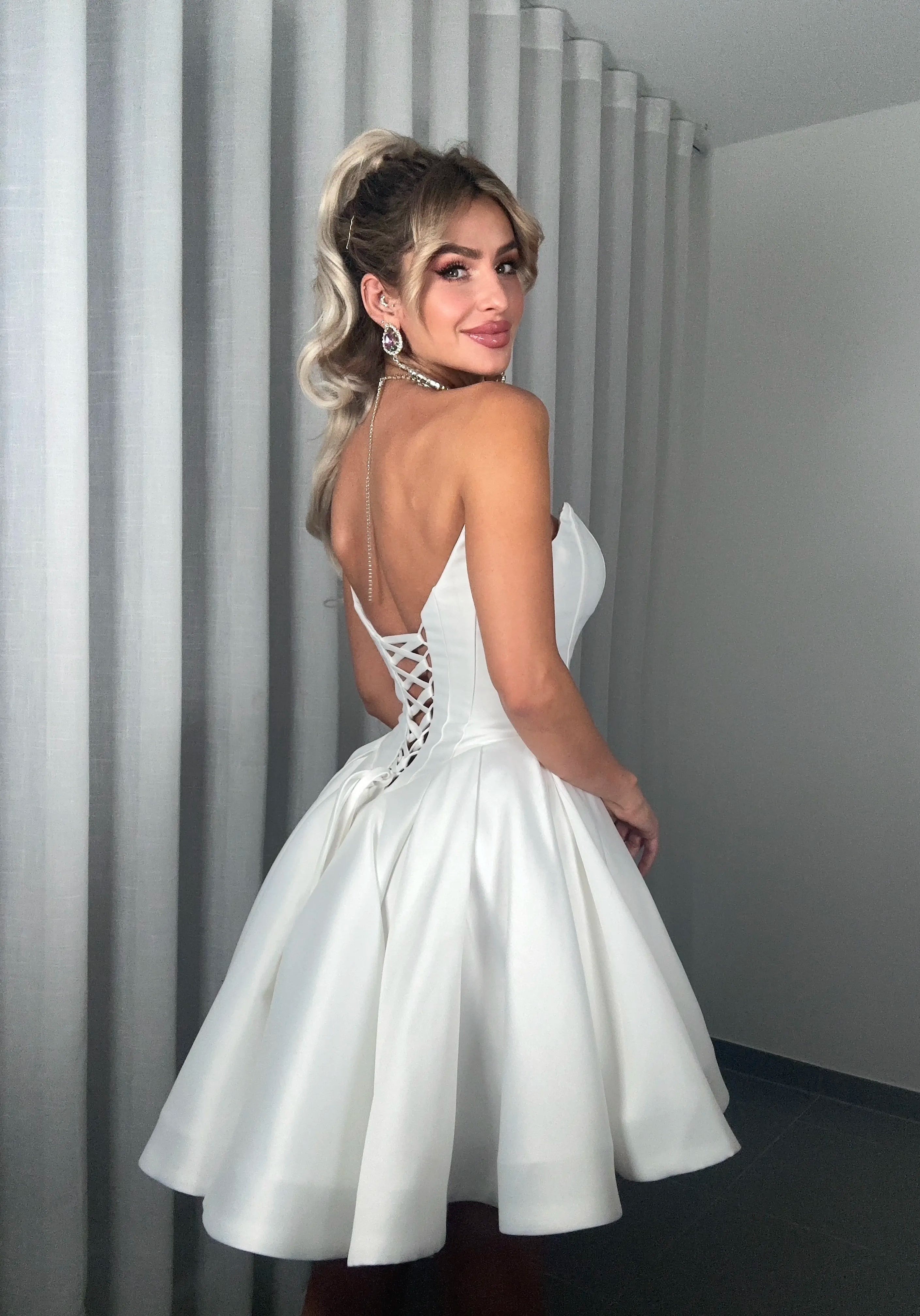 White Sweetheart Neck Lace-Up Back Satin A-Line Mini Evening Dresses