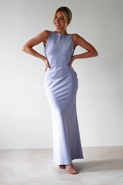Sleeveless waist cinching tight backless strapless dress