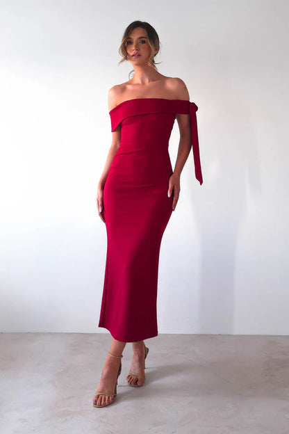 Sleeveless tight fitting waist cinching dress