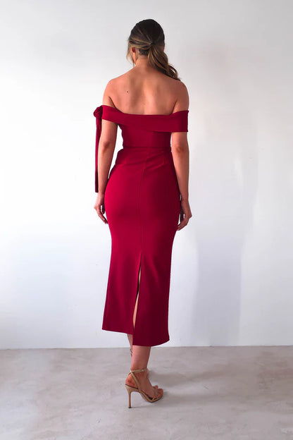 Sleeveless tight fitting waist cinching dress