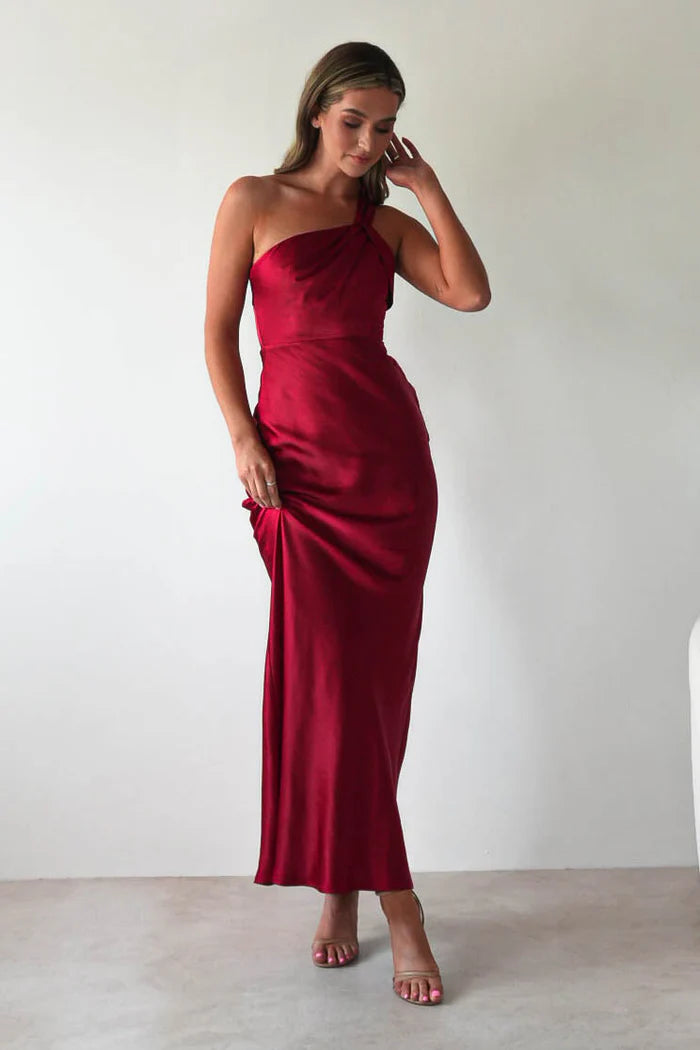 Red single shoulder strap backless long skirt dress