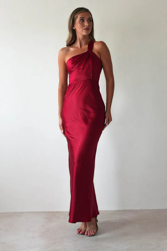 Red single shoulder strap backless long skirt dress