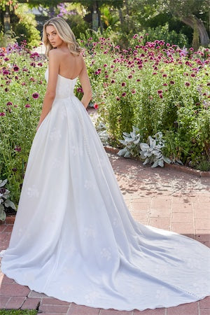 A-line strapless collar dress and pleated skirt with pockets