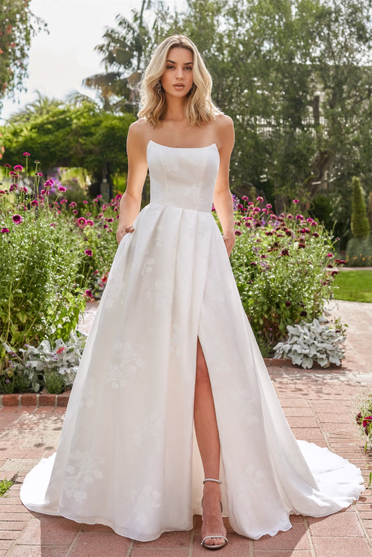 A-line strapless collar dress and pleated skirt with pockets