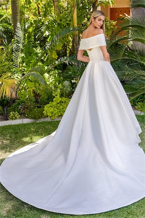 Satin ball dress with V-neckline and tight corset wedding dress
