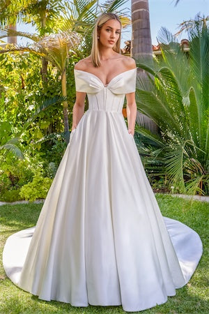 Satin ball dress with V-neckline and tight corset wedding dress
