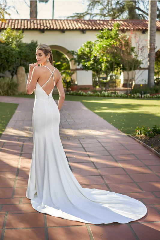 V-neck strap cross backless mermaid and floor length skirt