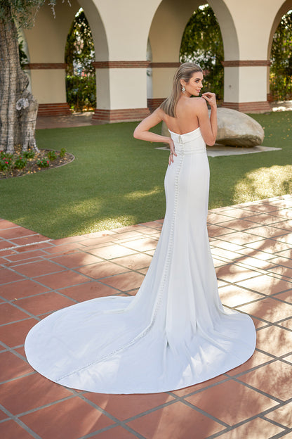 Sleeveless strapless belt with lapel and beaded waistband as well as floor length skirt