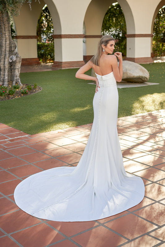 Sleeveless strapless belt with lapel and beaded waistband as well as floor length skirt