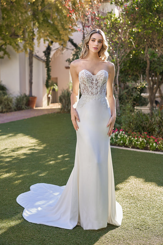 Strapless sweetheart corset and scallop hollow dress