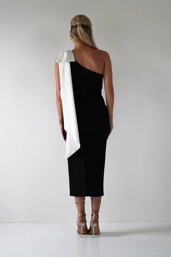Black single shoulder strap white bow tight dress