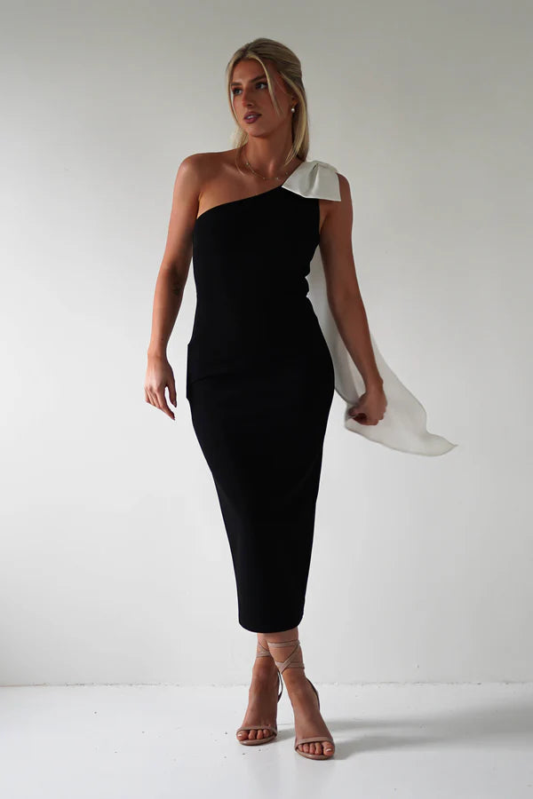 Black single shoulder strap white bow tight dress