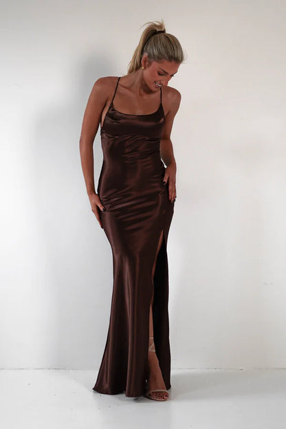 Thin suspender backless sectional dress with side slit
