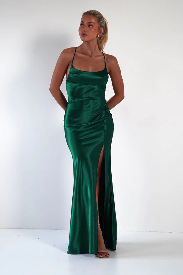 Thin suspender backless sectional dress with side slit