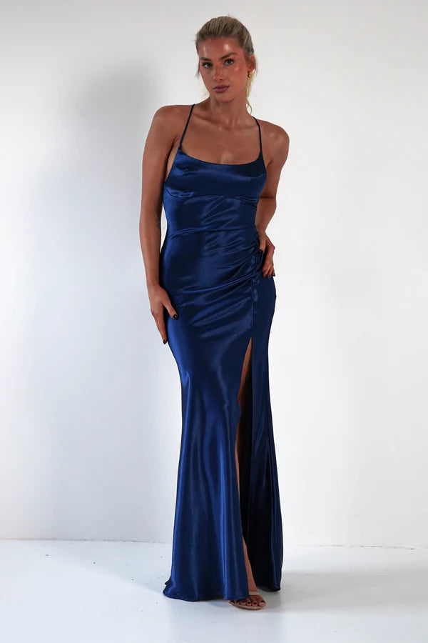 Thin suspender backless sectional dress with side slit