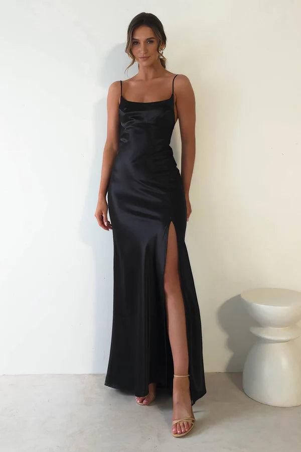 Thin suspender backless sectional dress with side slit