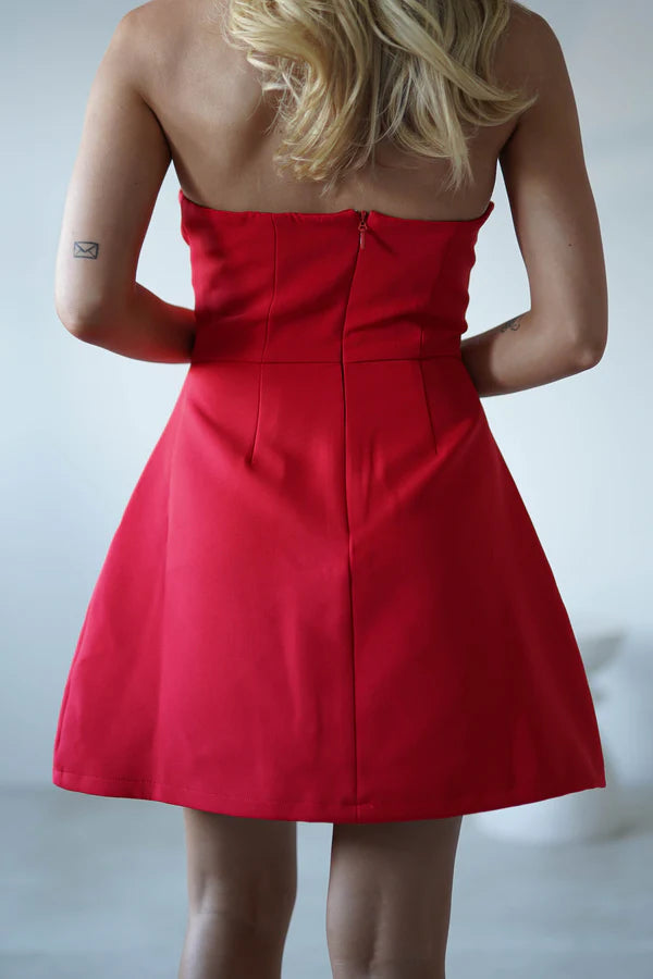 Sleeveless strapless waist cinching short skirt dress