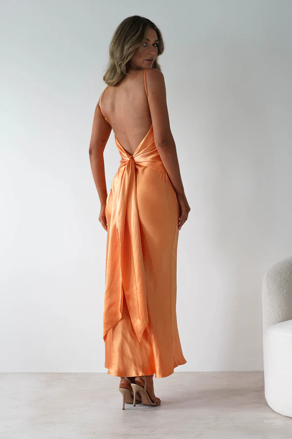Thin shoulder strap backless waist cinching long dress with straps