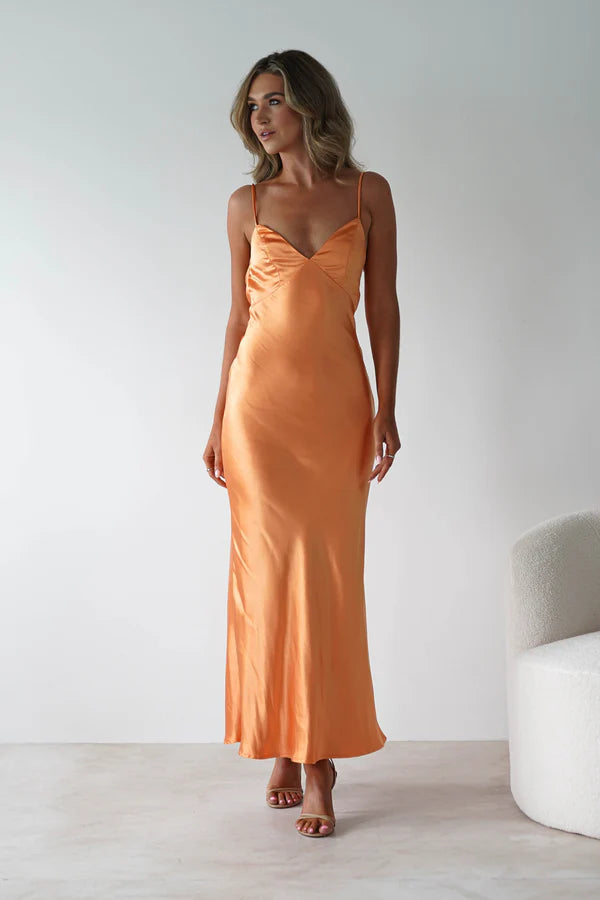 Thin shoulder strap backless waist cinching long dress with straps