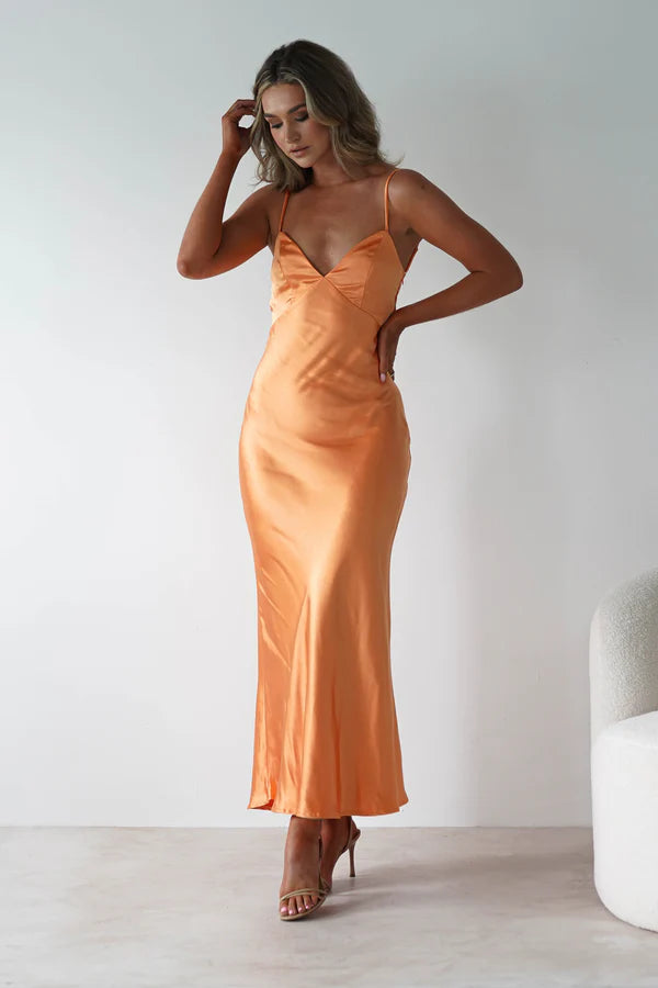 Thin shoulder strap backless waist cinching long dress with straps