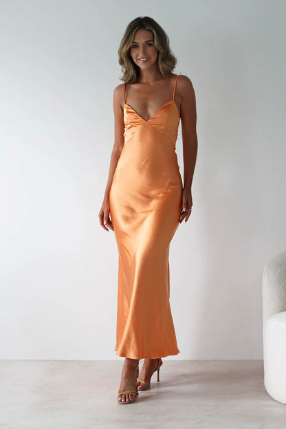Thin shoulder strap backless waist cinching long dress with straps
