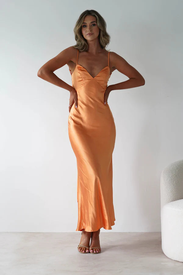 Thin shoulder strap backless waist cinching long dress with straps