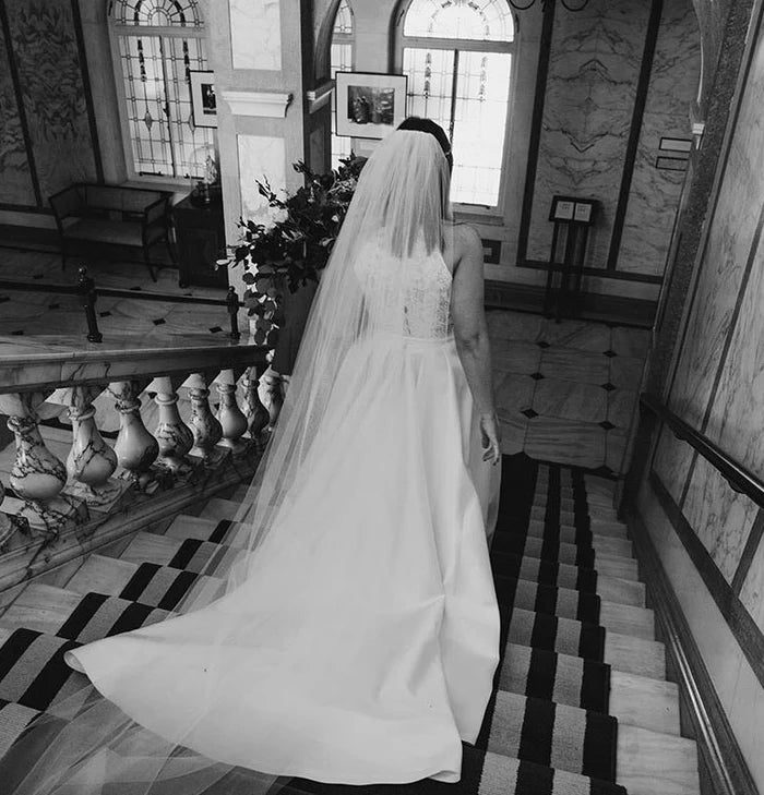 Sleeveless hanging neck lace wedding dress with decals