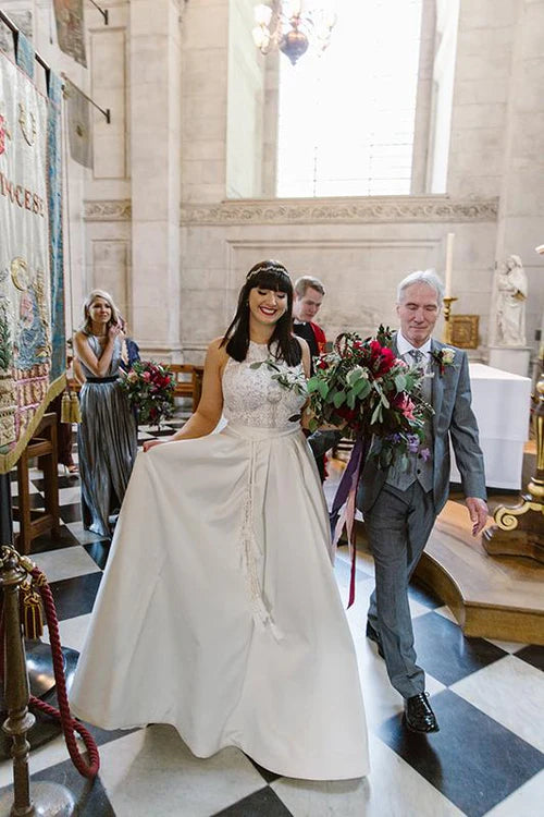 Sleeveless hanging neck lace wedding dress with decals