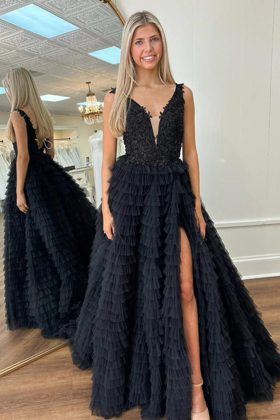 Deep V-pleated layered long ball skirt with slit