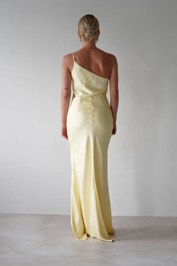 Milk yellow single shoulder asymmetric waist revealing long skirt dress