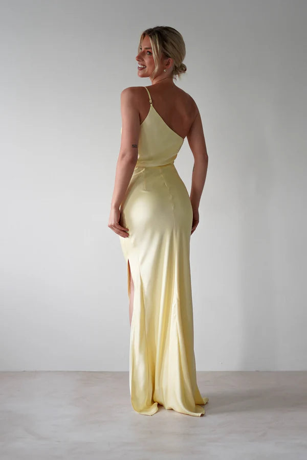 Milk yellow single shoulder asymmetric waist revealing long skirt dress