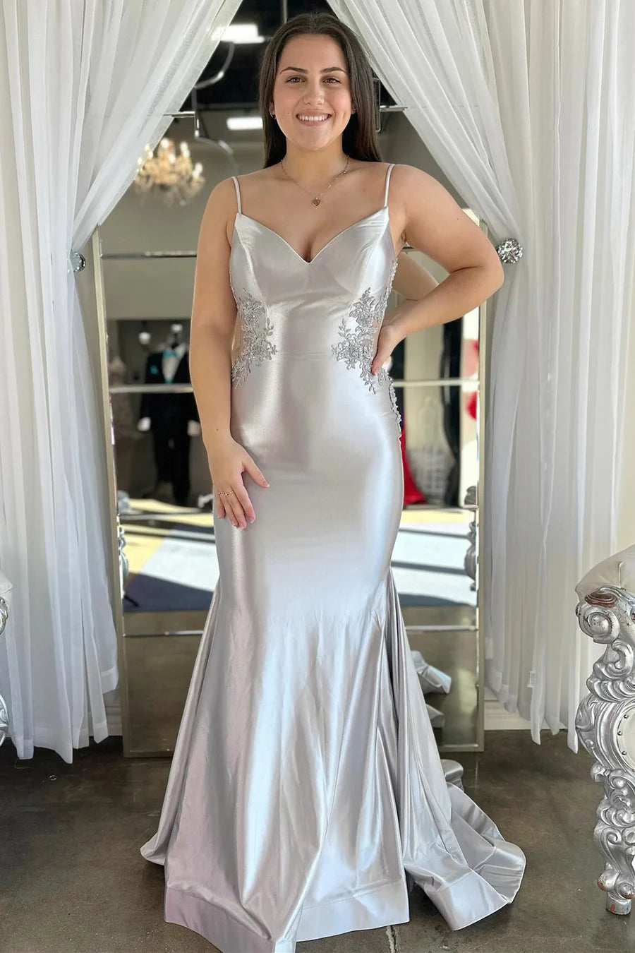 Thin camisole V-neck backless mermaid and floor length skirt